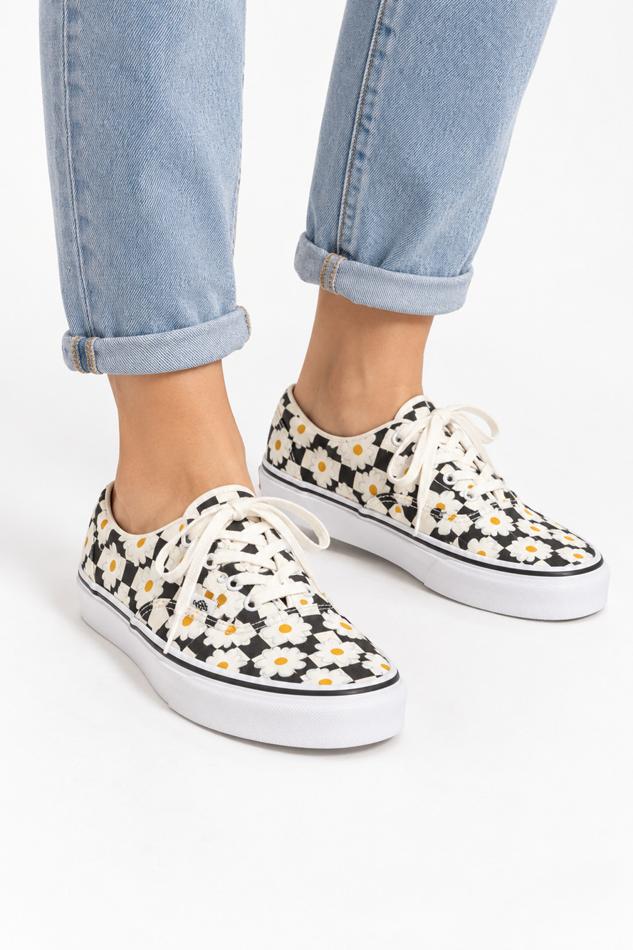 Vans Daisy Checkerboard Low Top Sneakers womens 8.5 Black White Yellow Lace-Up
